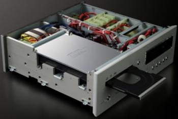 „Wirtuoz płyt” – test odtwarzacza Luxman D-10X w „Audio”