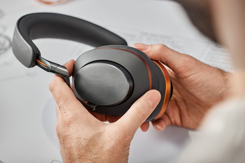 Słuchawki Px8 McLaren Edition - praktyczne prezenty dla fanów sportu